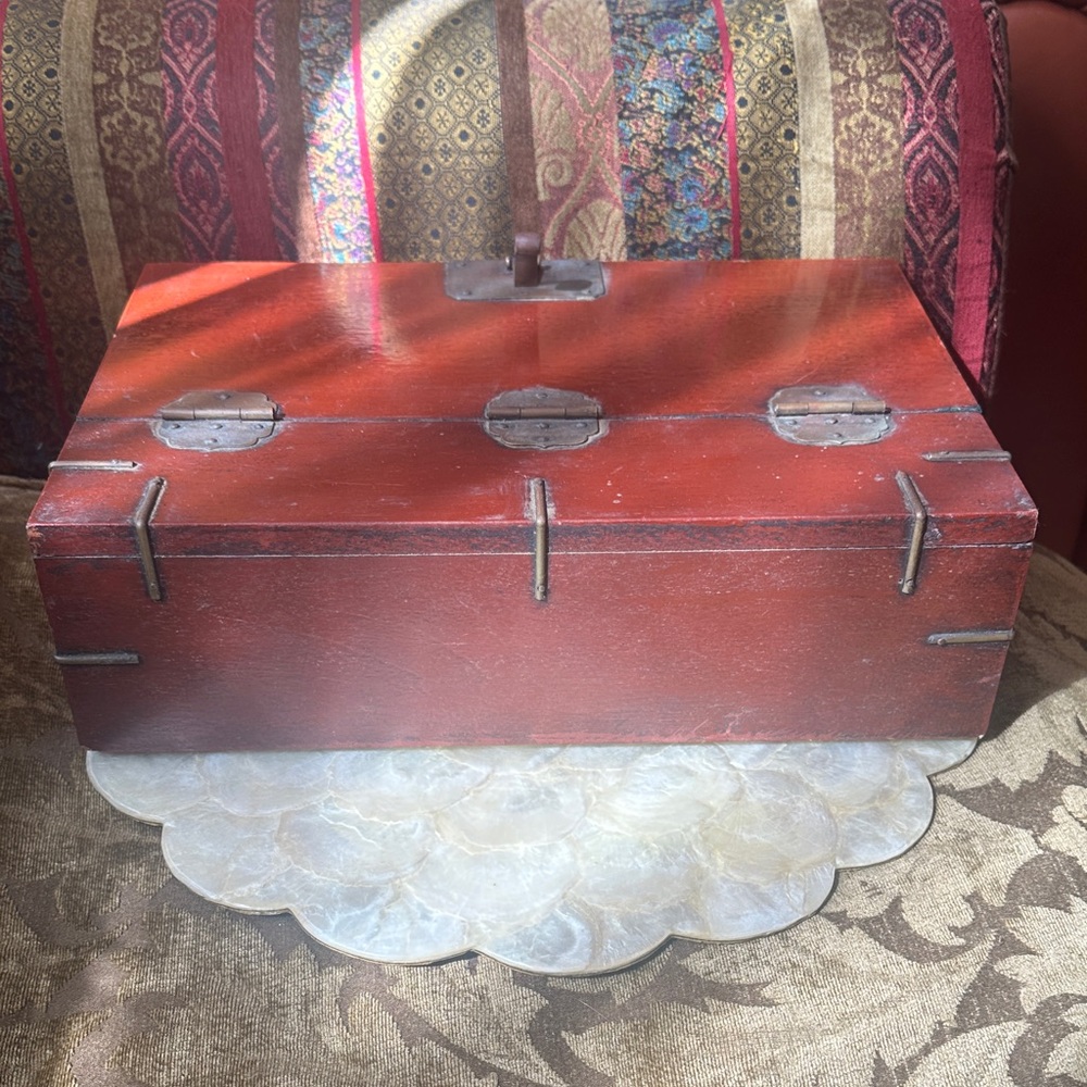 Vintage Red Lacquered Chinese Document Box with brass fittings - Picture 8 of 16